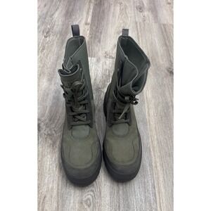 UGG Women's The Ugg Lug waterproof combat boots in a moss green color. Size 10